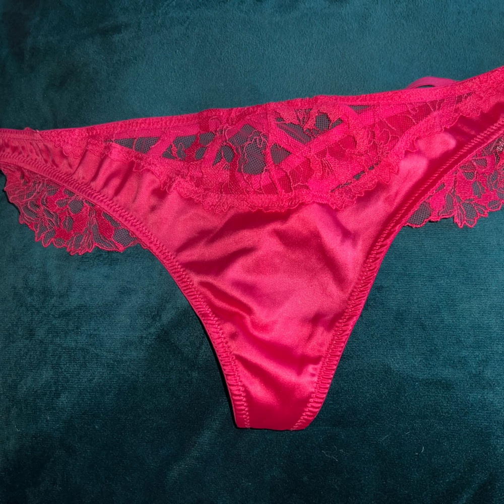 Hot pink Victoria’s Secret set - Picture 3 of 6